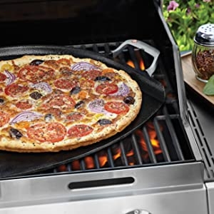 pizza grilling; cast iron pizza grilling; cast iron pizza; pizza iron; pizza grilling iron