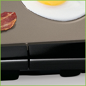 Low-profile design allows the griddle to be used as a buffet server.